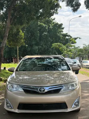 Toyota Camry XLE 4dr Sedan w/Prod. End 11/13 (3.5L 6cyl 6A) 2014 Gold