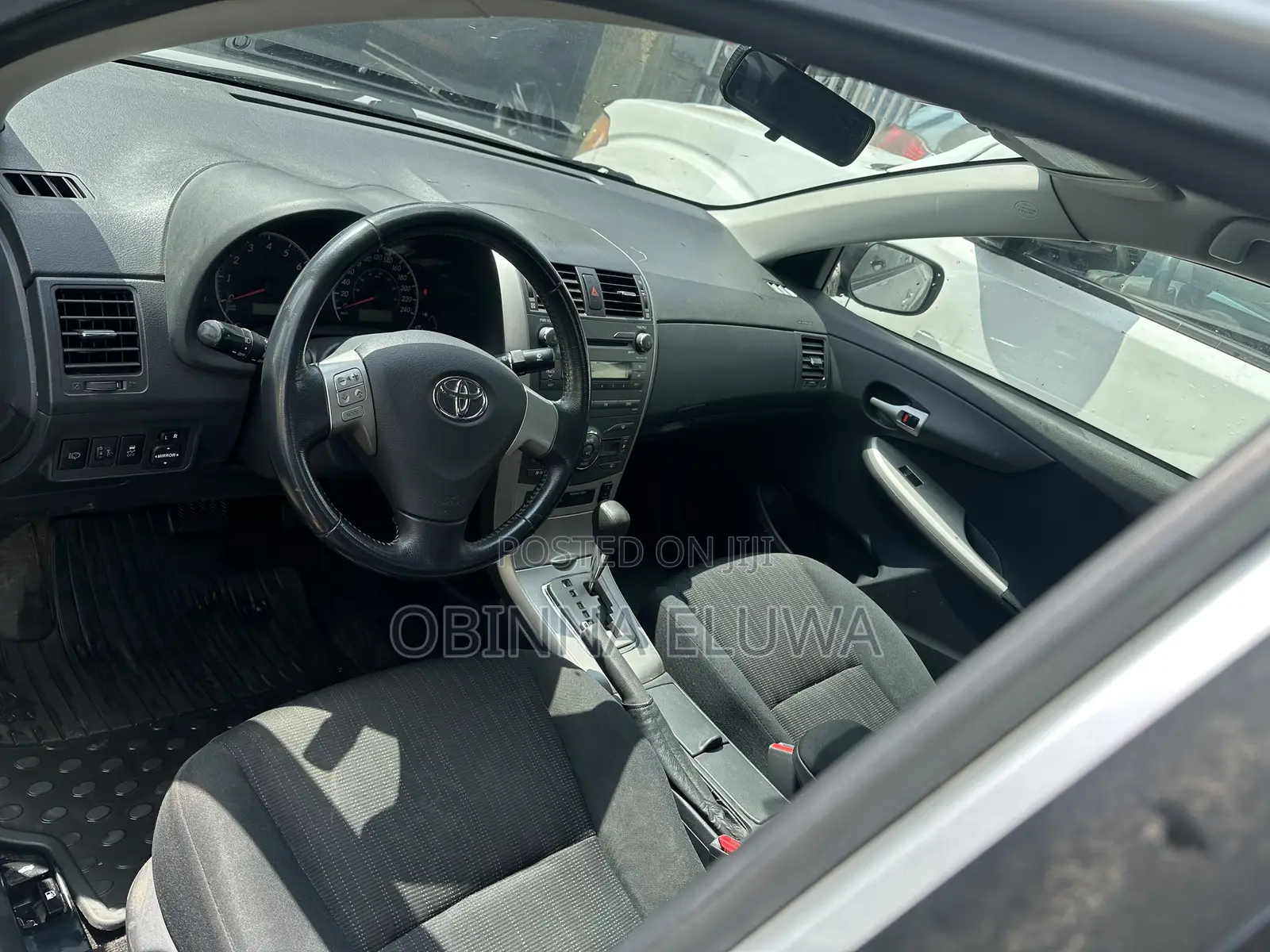 Toyota Corolla 2010 Silver