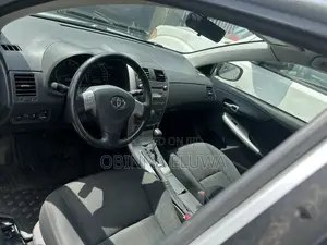 Toyota Corolla 2010 Silver