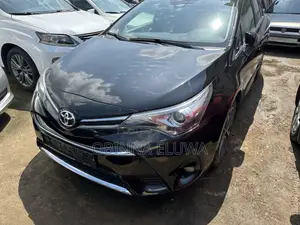 Toyota Avensis 2016 Black