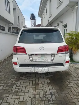Lexus LX 570 AWD 2014 White
