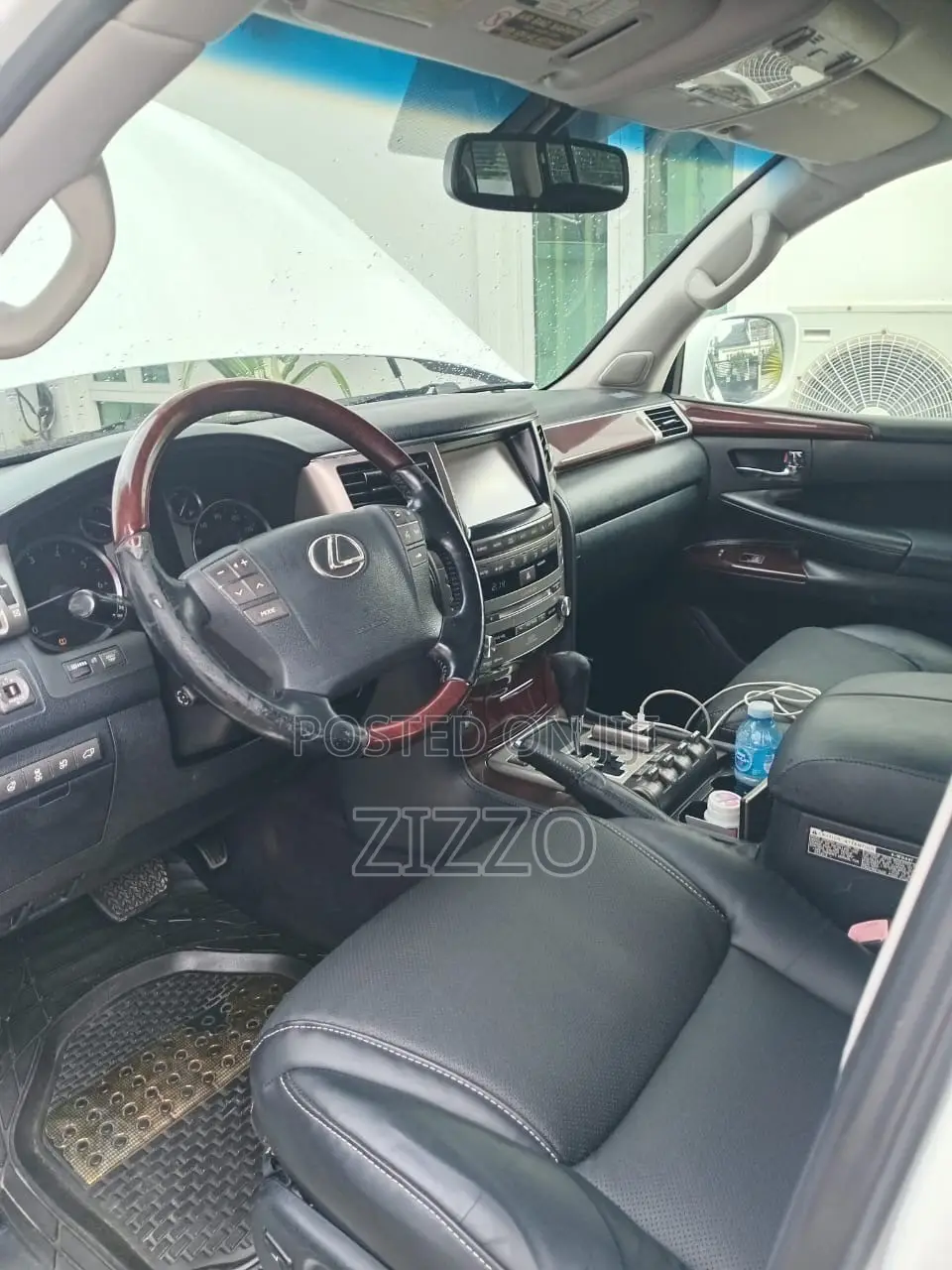 Lexus LX 570 AWD 2014 White