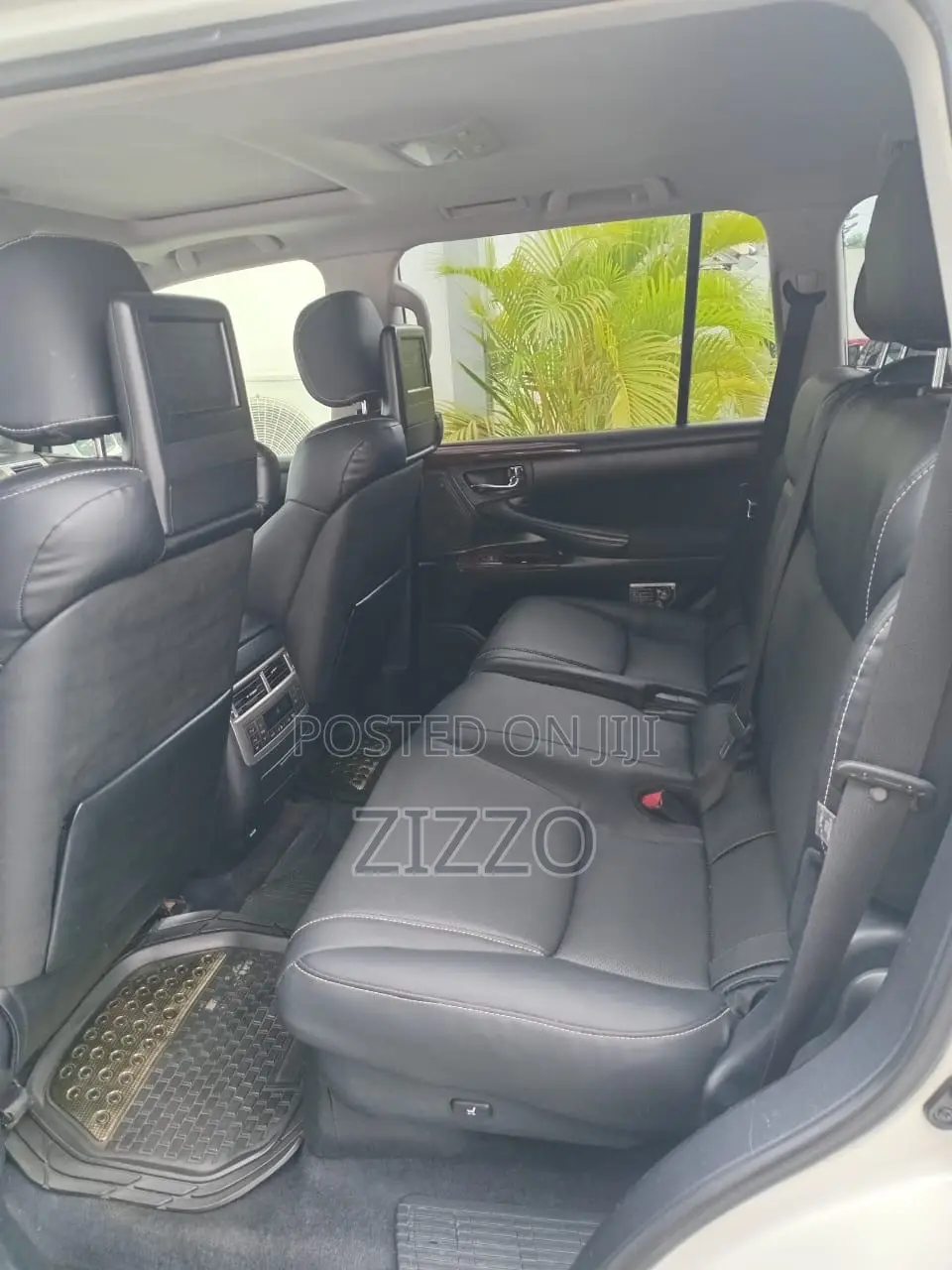 Lexus LX 570 AWD 2014 White