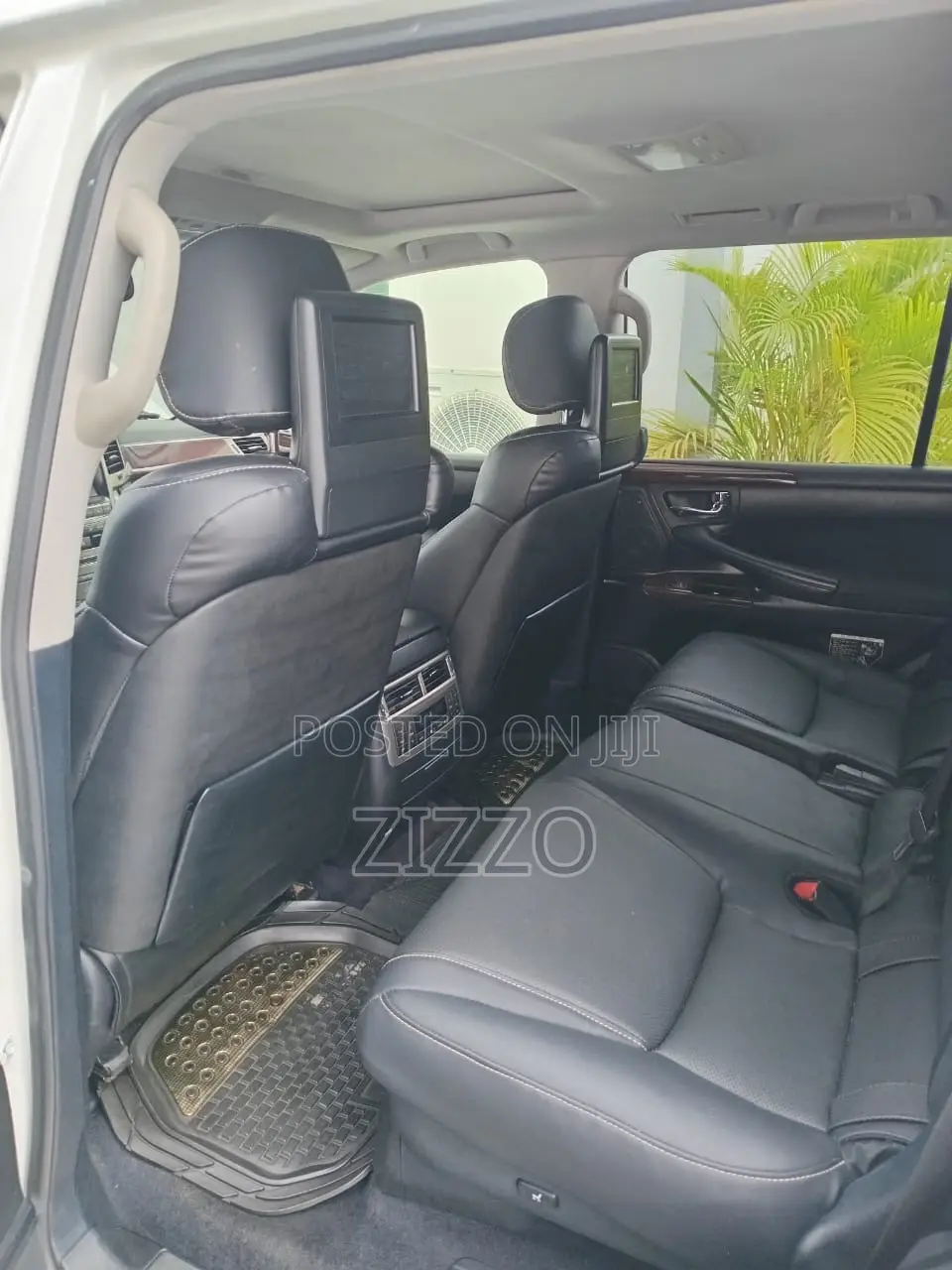 Lexus LX 570 AWD 2014 White