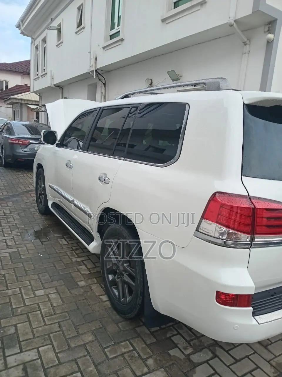 Lexus LX 570 AWD 2014 White