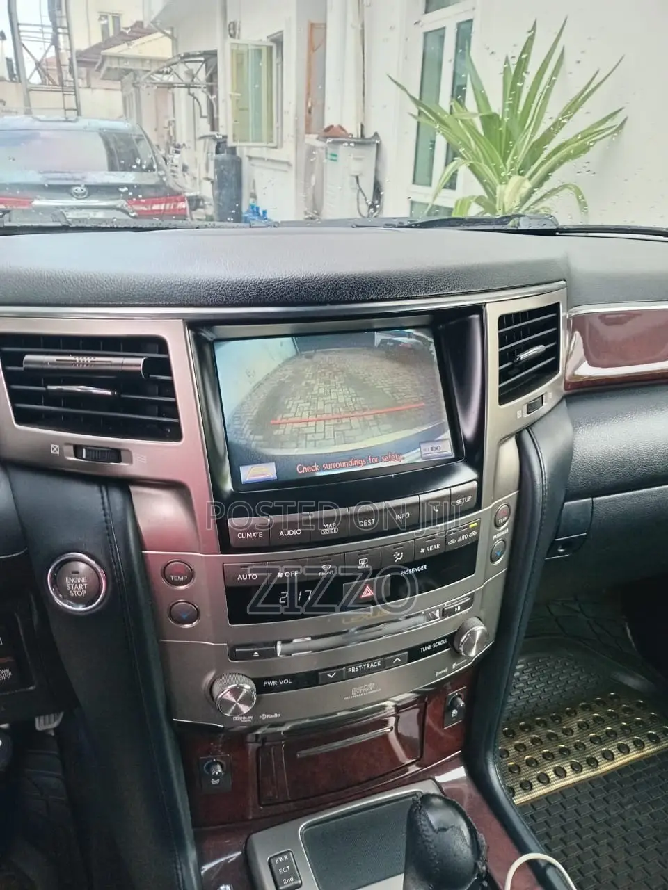 Lexus LX 570 AWD 2014 White