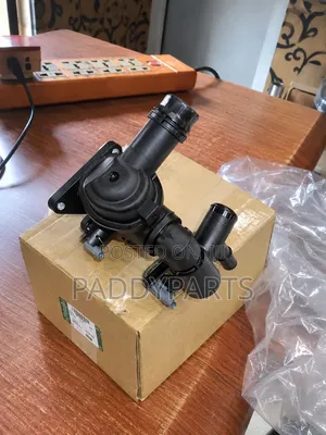 Range Rover Velar Thermostat Housing LR106640