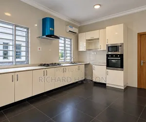 3bdrm Block of Flats in Secured, Old Ikoyi for rent