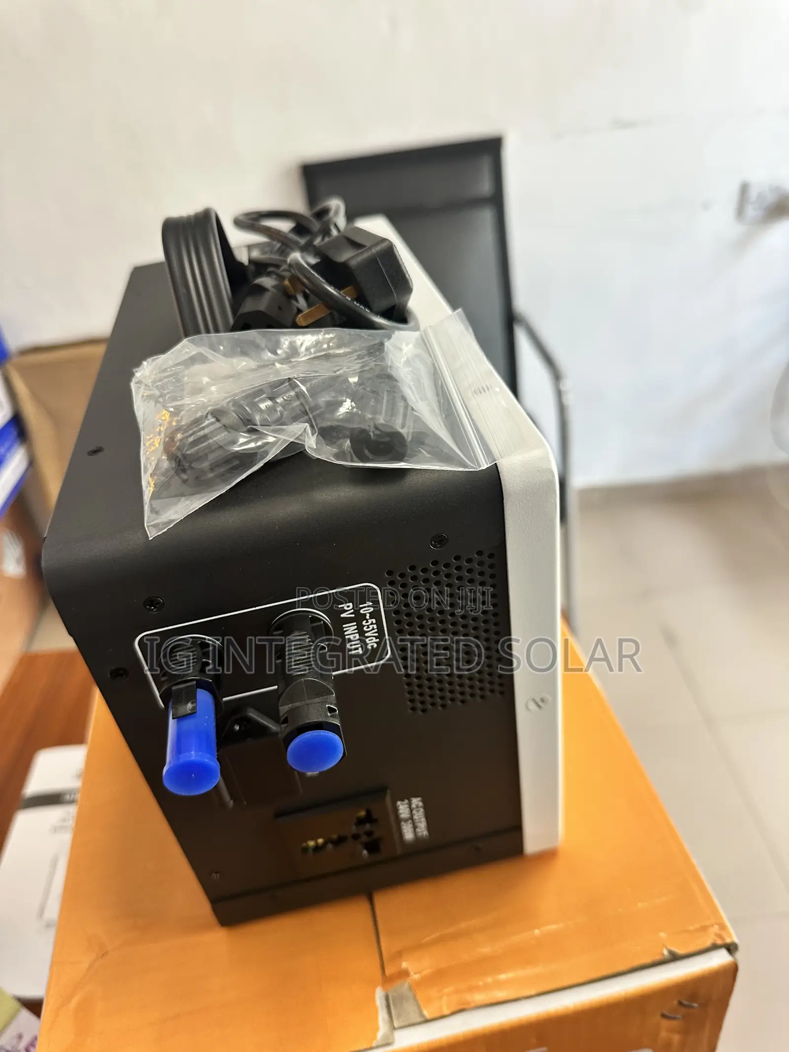 300w/1kwh Solar Generator Hicces
