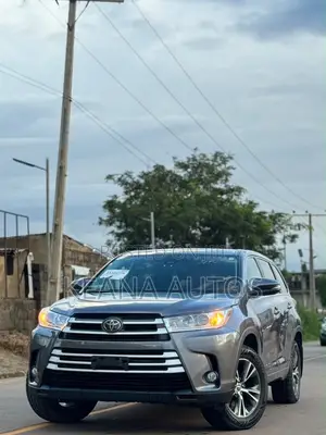 Toyota Highlander LE 2019 Gray