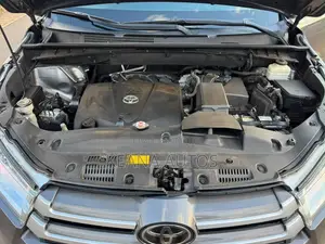 Toyota Highlander LE 2019 Gray