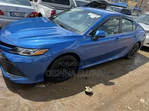 Toyota Camry XLE V6 (3.5L V6 8A) 2019 Blue