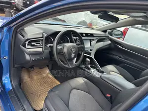 Toyota Camry XLE V6 (3.5L V6 8A) 2019 Blue