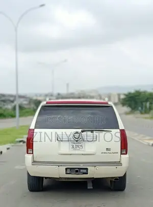 Cadillac Escalade 2010 White
