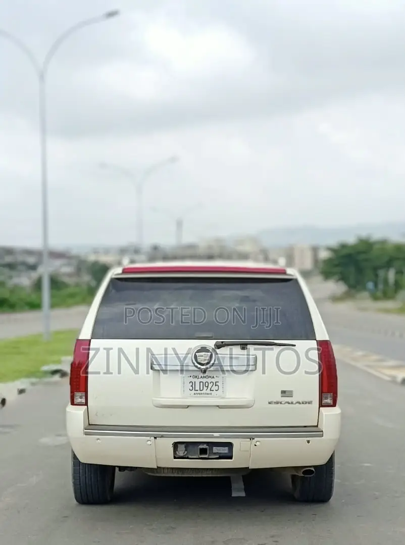 Cadillac Escalade 2010 White
