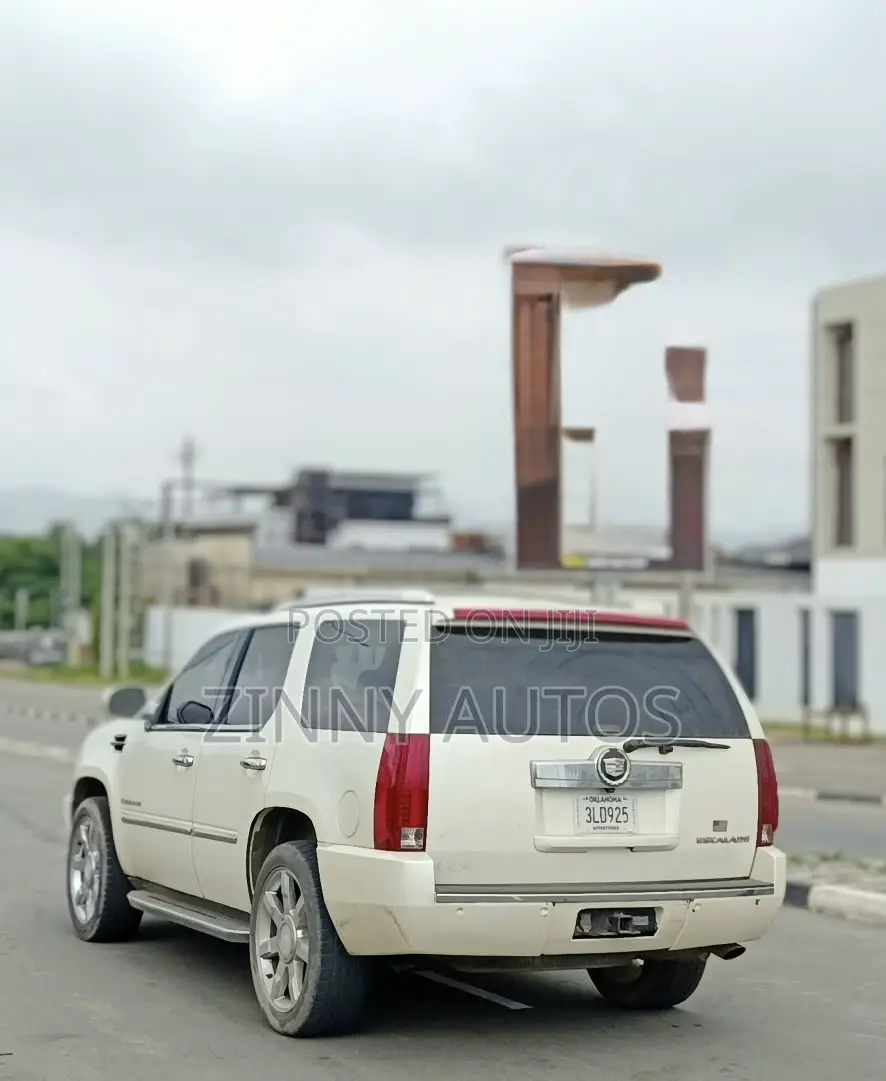 Cadillac Escalade 2010 White