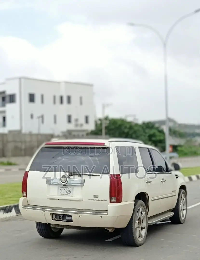 Cadillac Escalade 2010 White