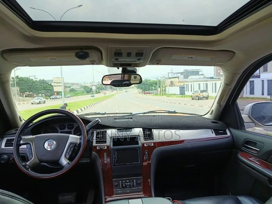 Cadillac Escalade 2010 White