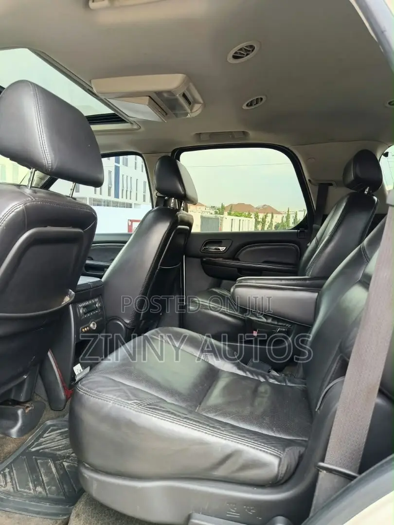 Cadillac Escalade 2010 White