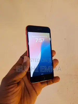 Apple iPhone SE (2020) 64 GB Red