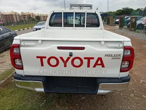 New Toyota Hilux 2025 White