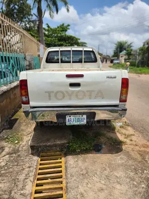 Toyota Hilux 2015 White