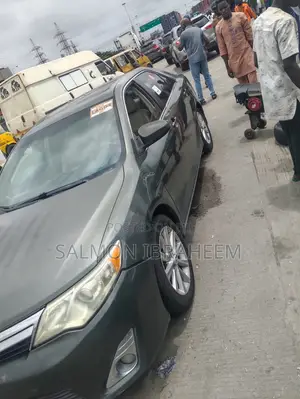 Toyota Camry XLE 4dr Sedan (2.5L 4cyl 6A) 2012 Gray