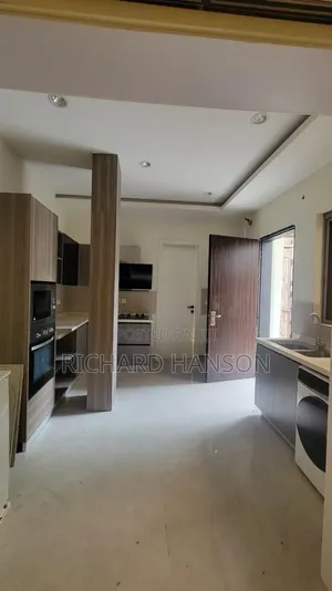 5bdrm Duplex in Banana for rent