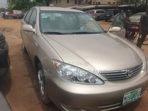 Toyota Camry 2005 Gold
