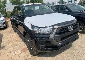 New Toyota Hilux 2025 Black