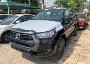 New Toyota Hilux 2025 Black