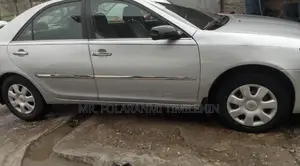 Toyota Camry LE 4dr Sedan (2.4L 4cyl 5M) 2003 Silver