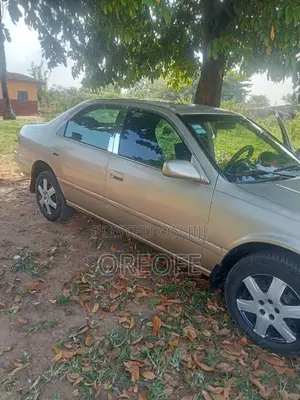 Toyota Camry 2001 Gold