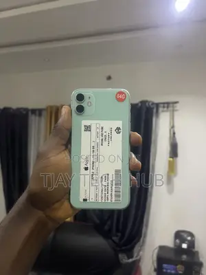 New Apple iPhone 11 64 GB Green