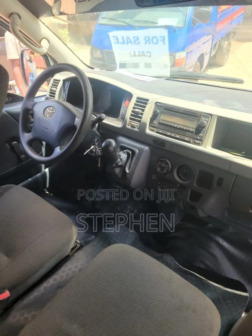 Toyota HiAce 2016 White