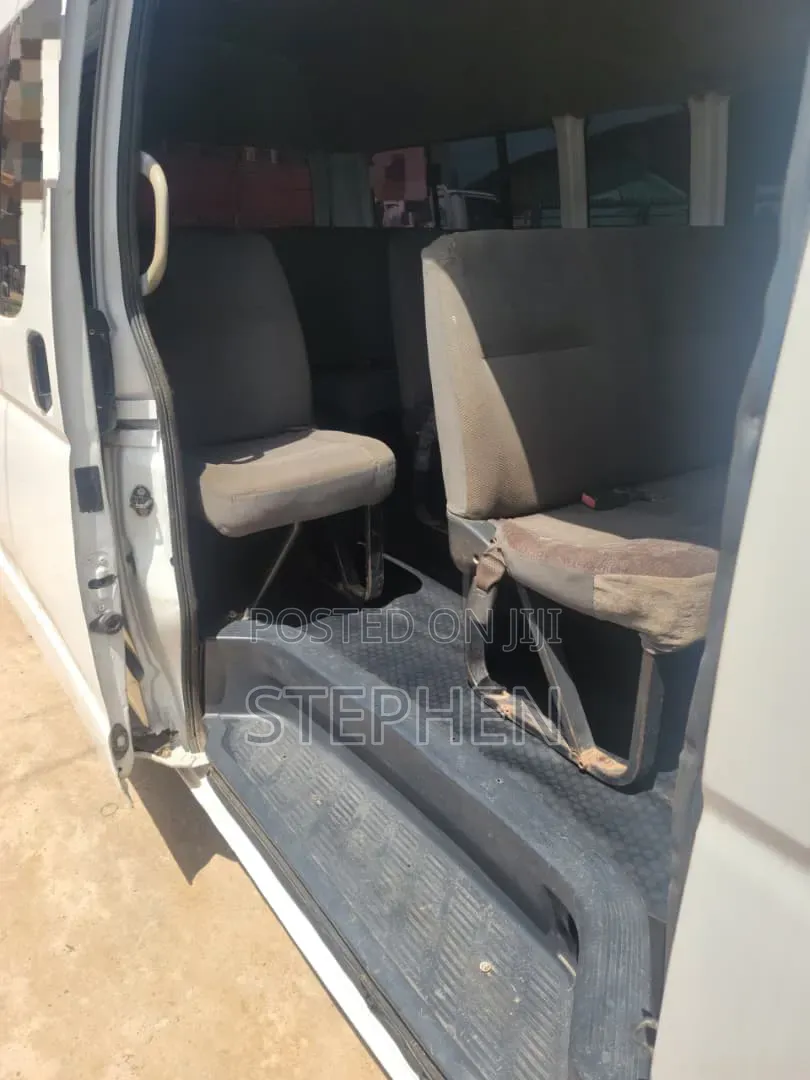 Toyota HiAce 2016 White