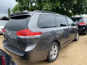 Toyota Sienna 2012 Gray
