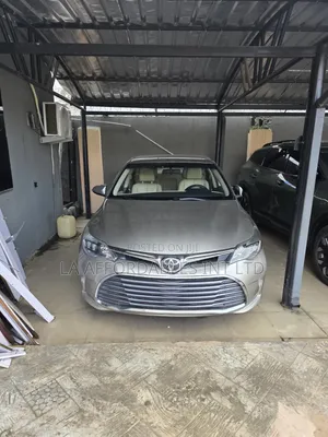 Toyota Avalon XLE 4dr Sedan (3.5L 6cyl 6A) 2014 Gold