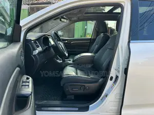 Toyota Highlander Limited Platinum 2019 White