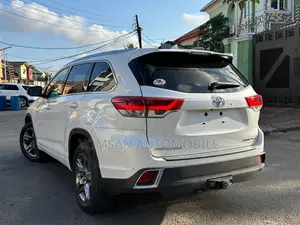 Toyota Highlander Limited Platinum 2019 White