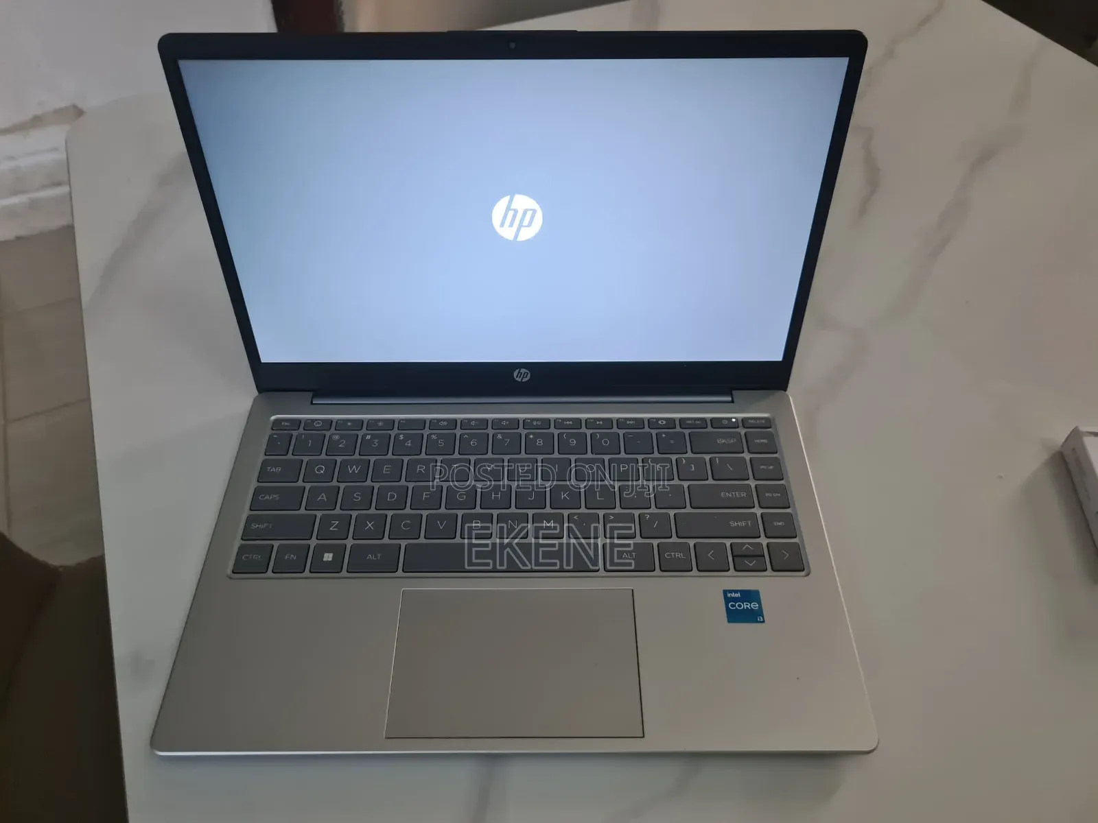 Laptop HP 14-ep0063 8GB Intel Core i3 SSD 256GB