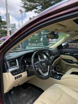 Toyota Highlander Limited Platinum 4dr SUV AWD (3.5L 6cyl 6A) 2015