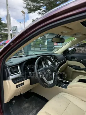 Toyota Highlander Limited Platinum 4dr SUV AWD (3.5L 6cyl 6A) 2015