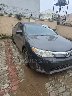Toyota Camry LE 4dr Sedan (2.5L 4cyl 6A) 2013 Gray
