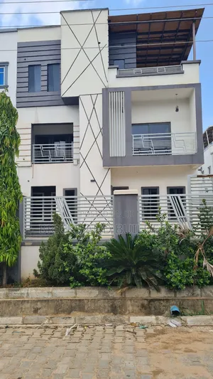 5bdrm Duplex in Idu Industrial for sale
