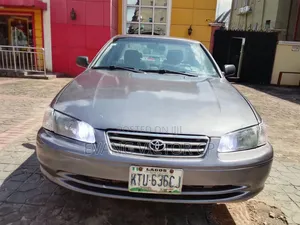 Toyota Camry LE 4dr Sedan (2.2L 4cyl 4A) 2001 Gray