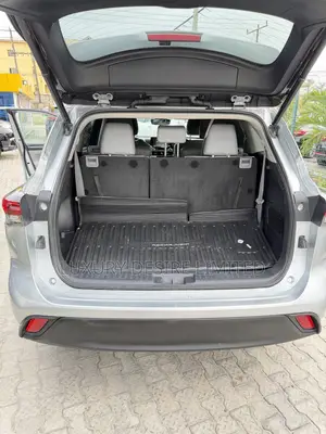 Toyota Highlander XLE 2021 Silver