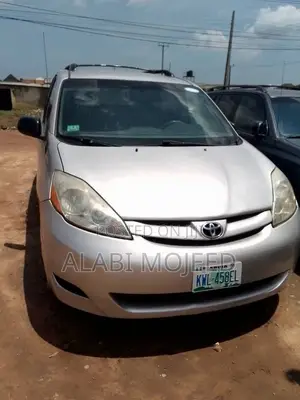 Toyota Sienna CE 2009 Silver