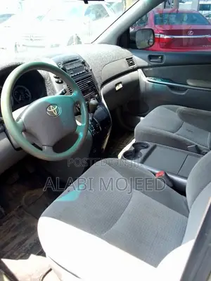 Toyota Sienna CE 2009 Silver