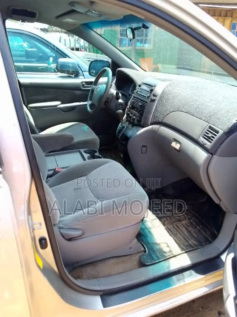 Toyota Sienna CE 2009 Silver